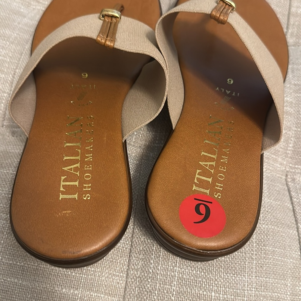 Italian Shoemakers thong stretch sandal with 1 inch demi wedge Size 6. Worn once - Picture 3 of 4